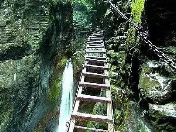 湘西芙蓉鎮、紅石林（坐龍峽、酉水畫廊）高品質汽車2日游