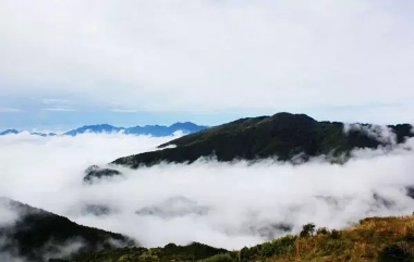 神農頂、神農祭壇、官門山、天生橋、昭君故里汽車三日純玩游