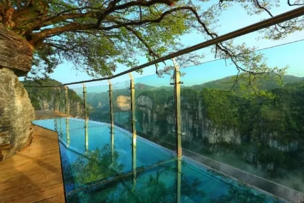 鳳凰古城、晚會、矮寨大橋、魔鬼玻璃棧道、墨戎苗寨汽車兩日游 鳳凰古城、晚會、矮寨大橋、魔鬼玻璃棧道、墨戎苗寨汽車兩日游