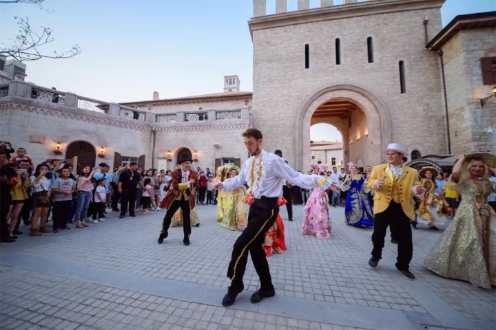 長沙?華誼兄弟電影小鎮、李自健美術館一日游 長沙?華誼兄弟電影小鎮、李自健美術館一日游